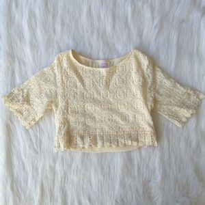 Cream boho crop top 🌿